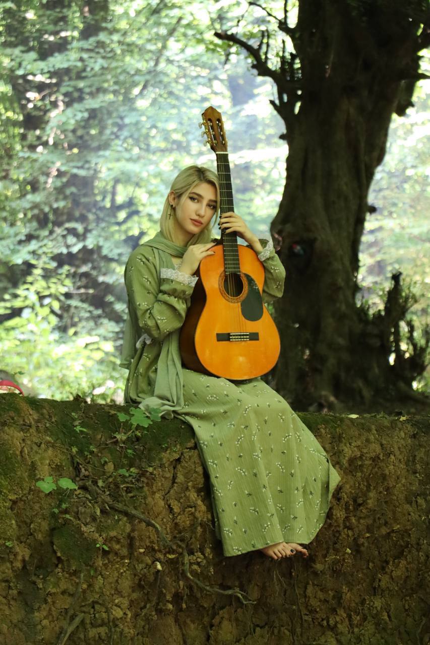 غزل امیدنژاد